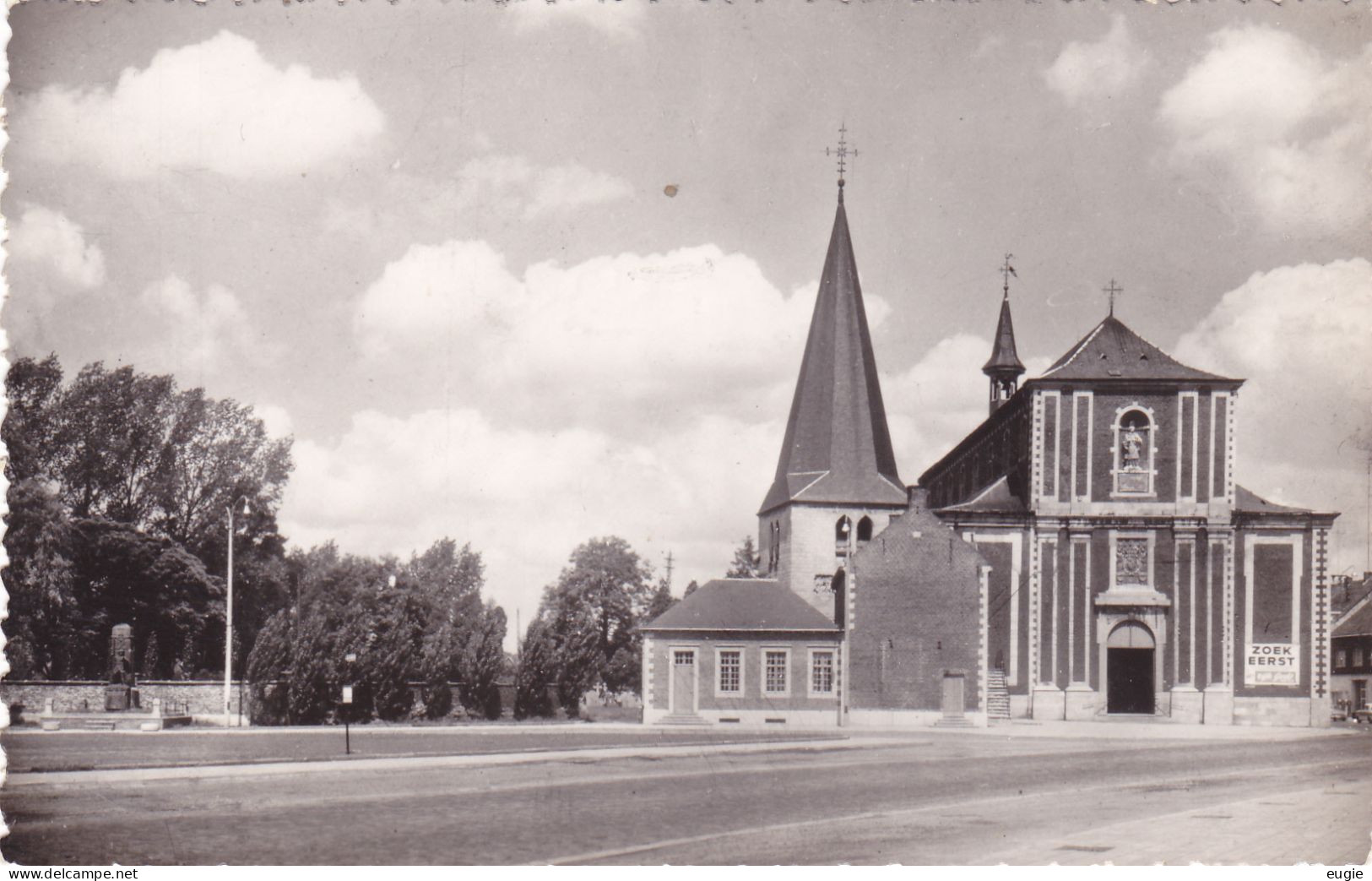 3304/ Zonhoven, Parochiekerk Centrum En Kerkplein - Zonhoven