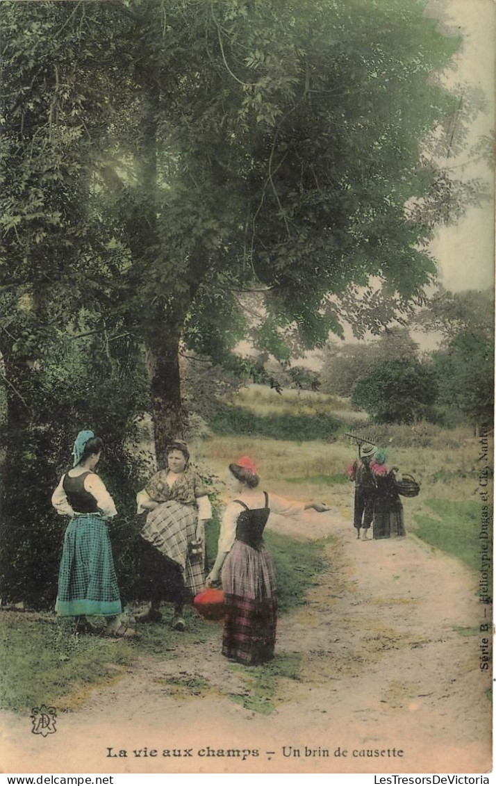 FANTAISIES - Femmes - La Vie Aux Champs - Un Brin De Causette - Animé - Carte Postale Ancienne - Femmes