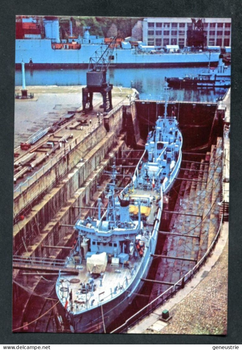 Photo-carte Moderne "Forme De Radoub Dans L'arsenal De Brest Vers 1976" Bretagne - Warships