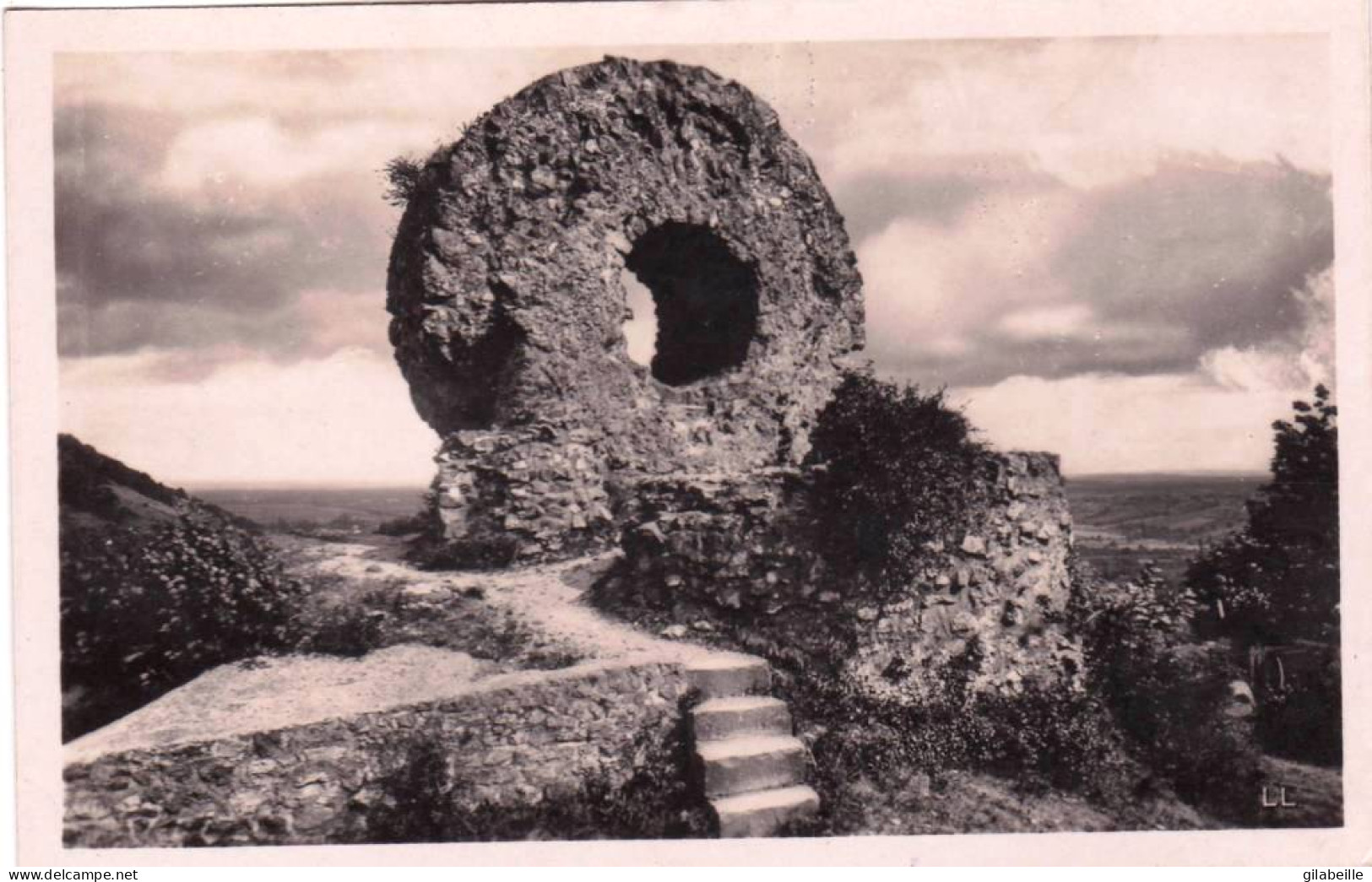 68 - Haut Rhin - THANN - Ruines Du Chateau De L Engelsbourg - " L Oeil De La Sorciere " - Thann