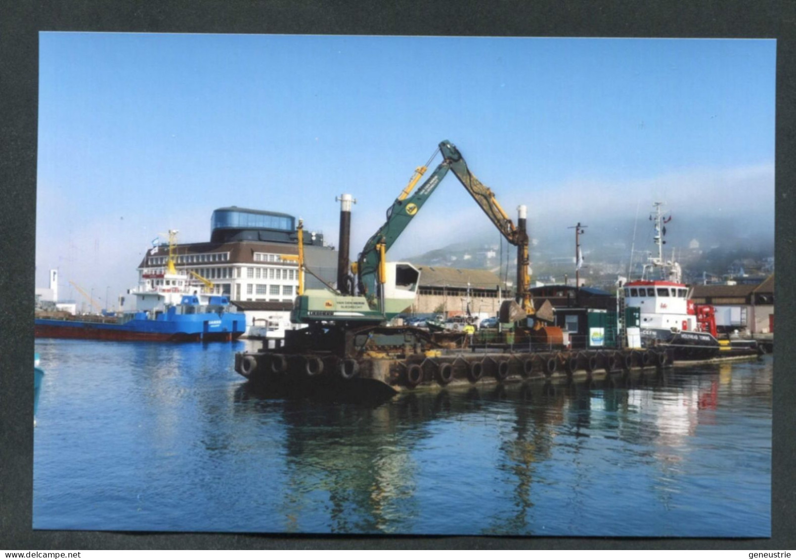 Photo-carte 2018 "Le Remorqueur Afon Cefni (Pays De Galles) Et Sa Barge Au Travail Dans Le Port De Fécamp" - Fécamp