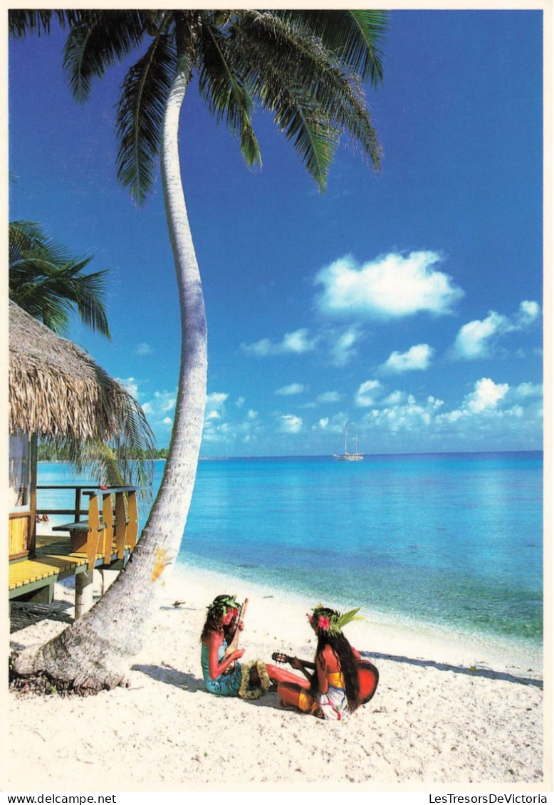 POLYNESIE FRANCAISE - Romancing On White Sandy Beach - Joie De Vivre Au Bord De L'eau - Carte Postale - Polinesia Francesa