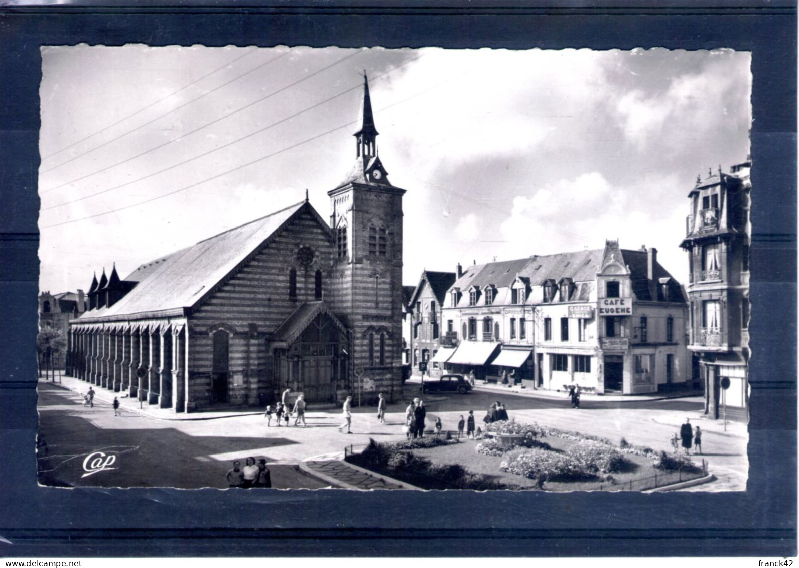 62. Berck Plage. La Place De L'église. Cpsm Petit Format - Berck