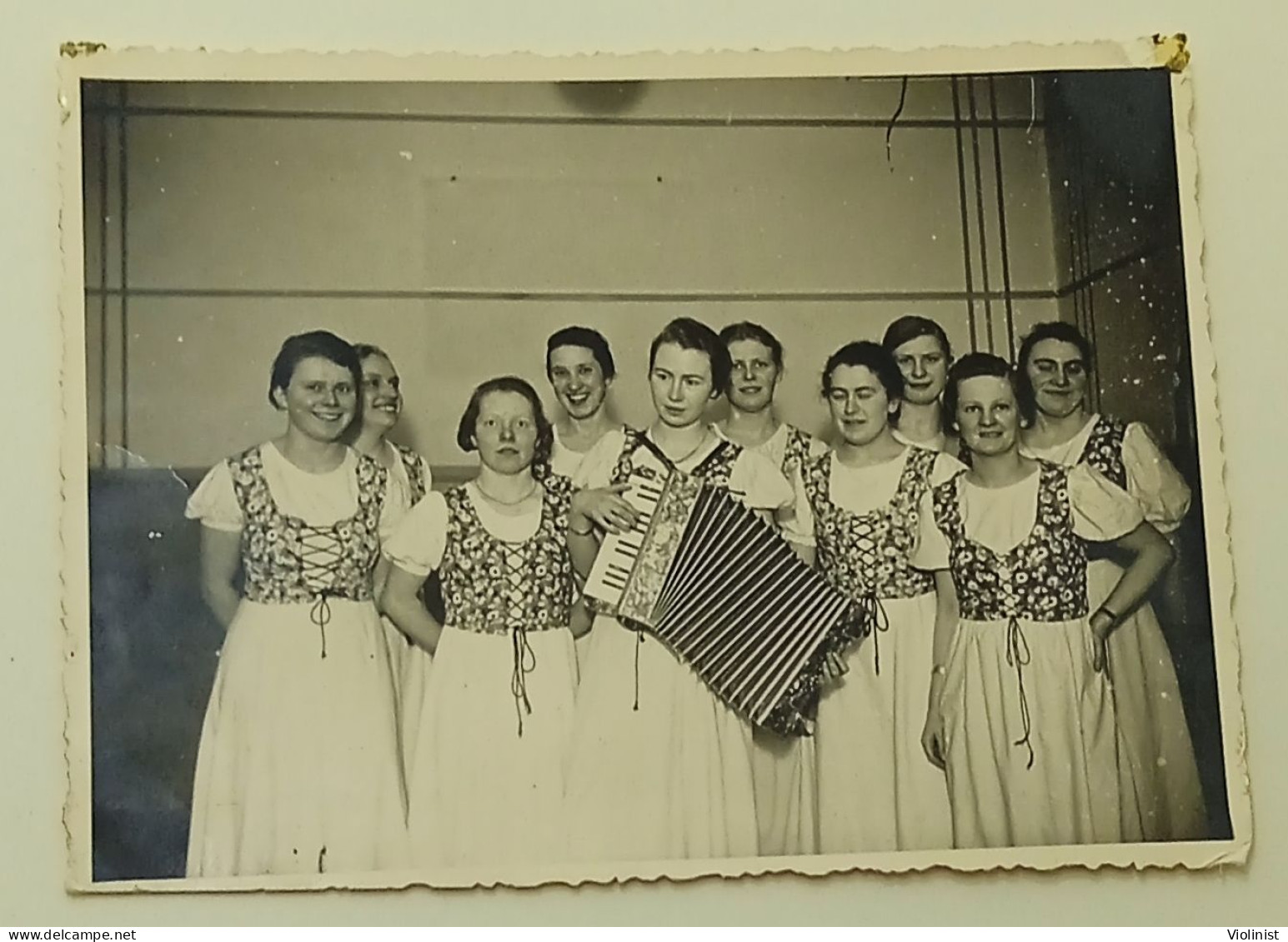 Girls And Women In The Same Suits, One Girl Playing The Hand Accordion - Old Photo Wolmirstedt, Germany - Personnes Anonymes