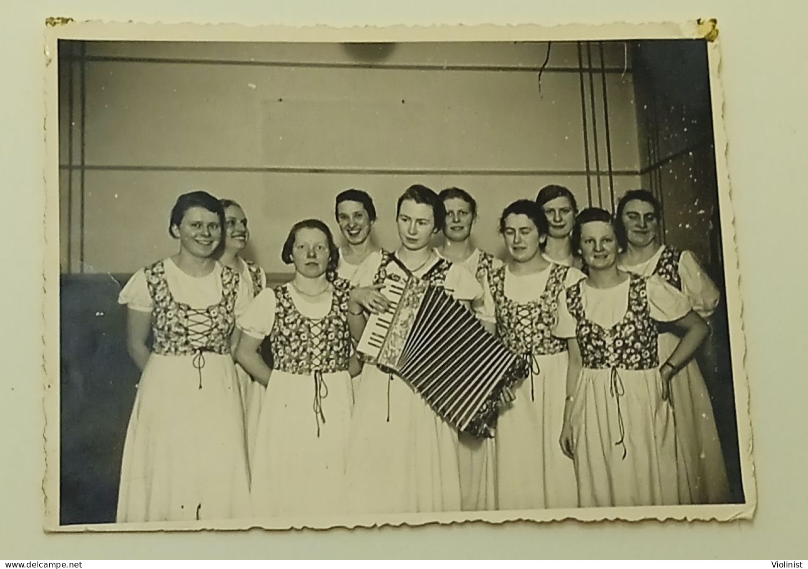 Girls And Women In The Same Suits, One Girl Playing The Hand Accordion - Old Photo Wolmirstedt, Germany - Personnes Anonymes