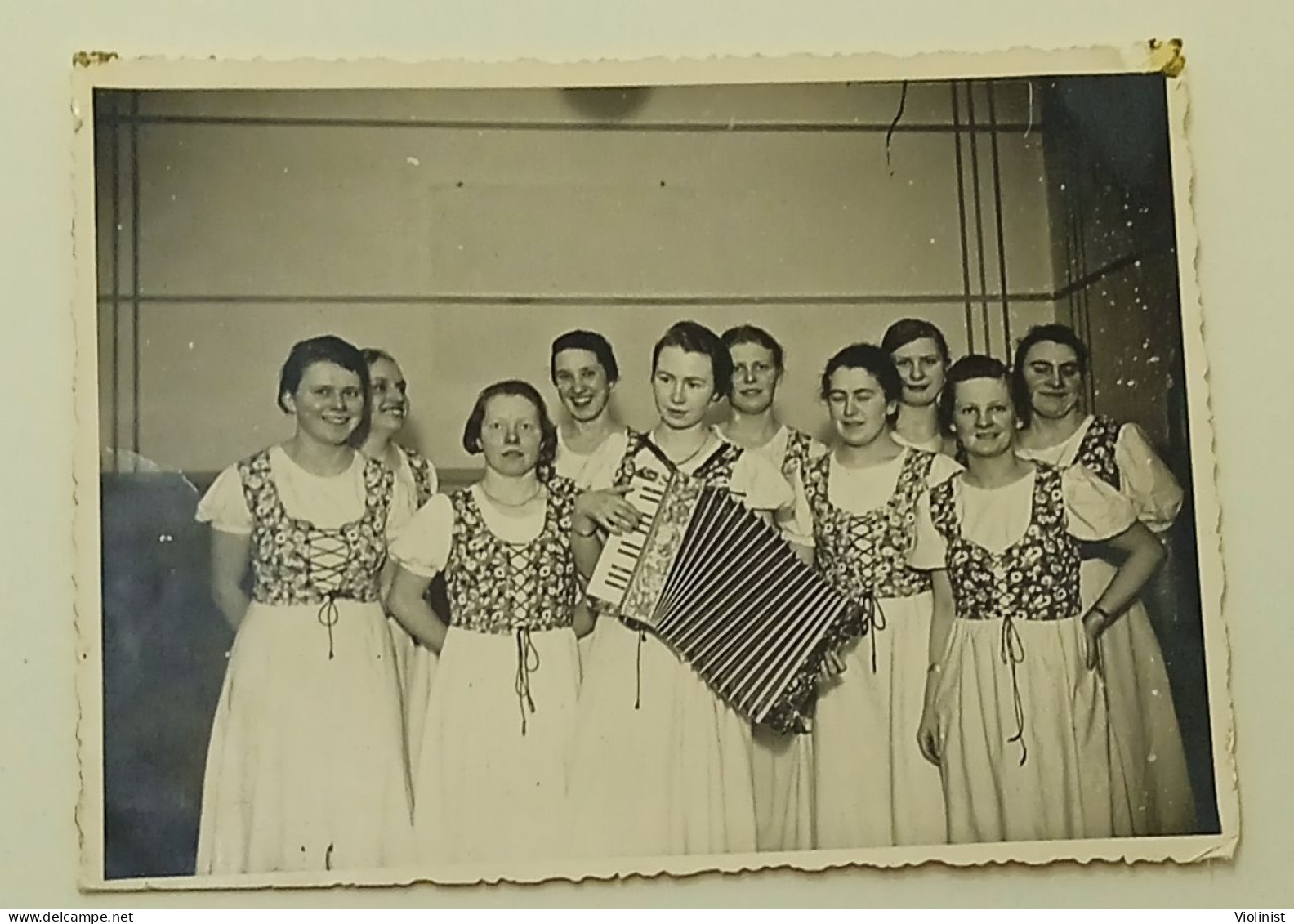 Girls And Women In The Same Suits, One Girl Playing The Hand Accordion - Old Photo Wolmirstedt, Germany - Personnes Anonymes