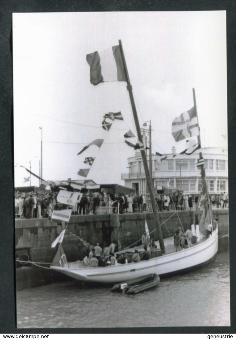 Carte-photo - Baptème De La Bisquine "La Granvillaise" Avril 1990" Granville - Manche - Normandie - Granville