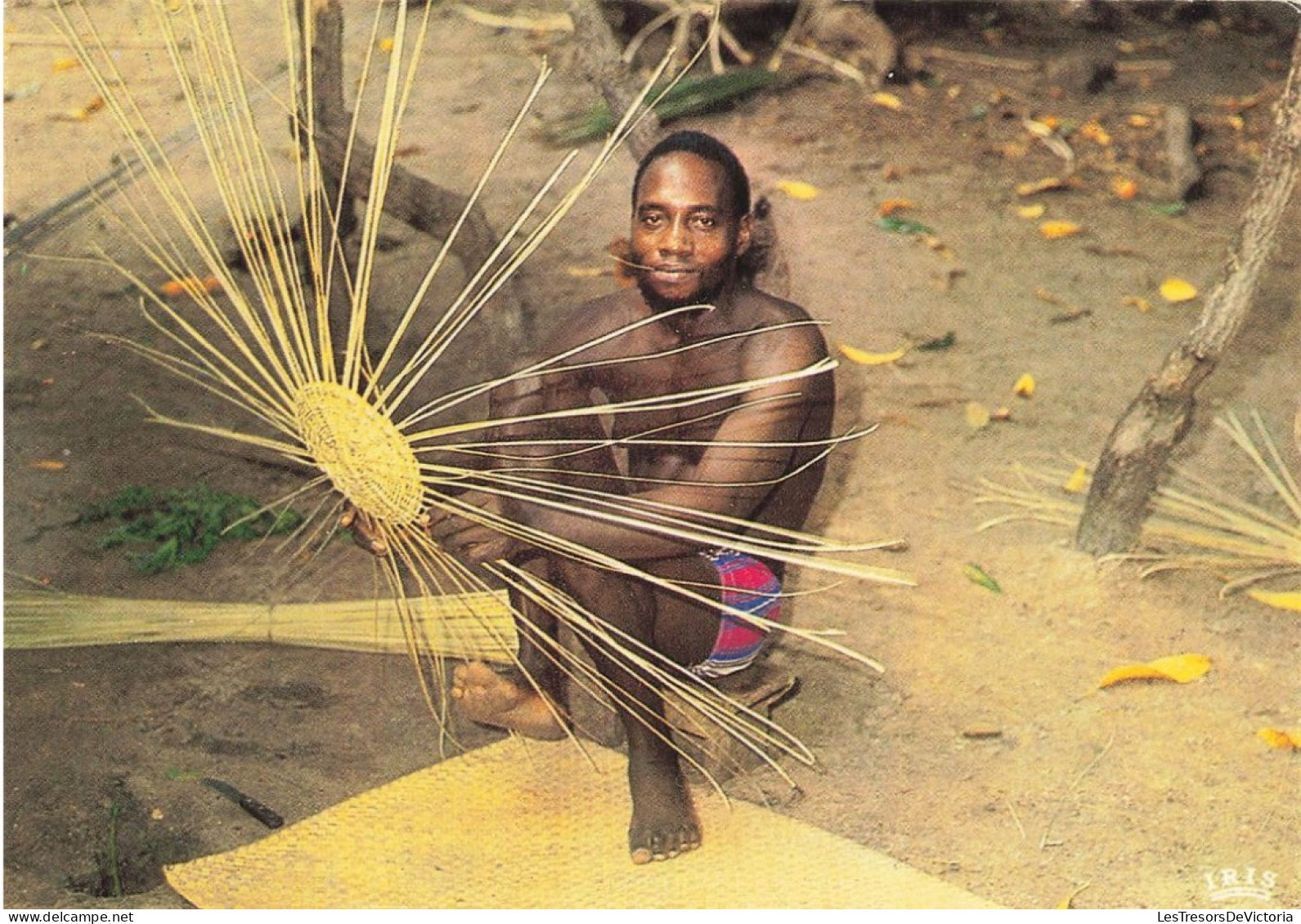 AFRIQUE EN COULEURS - Fabrication Des Paniers En Vannerie - Basket Making - Carte Postale - Ohne Zuordnung