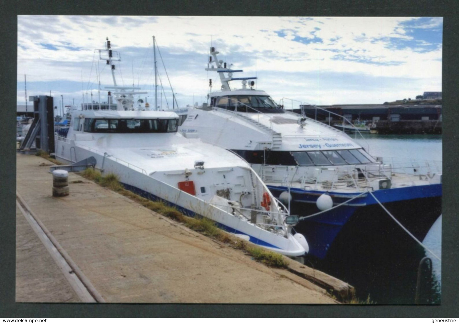 Photo-Carte - Les Vedettes "Granville Et Victor Hugo" à Quai (Liaison Granville - Jersey) - Transbordadores