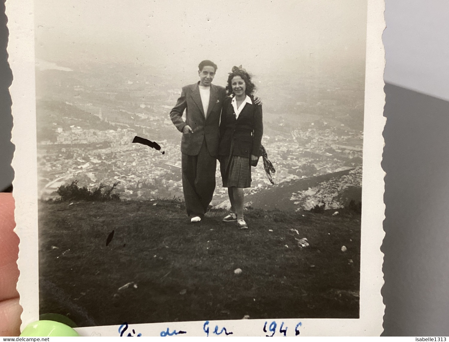 Photo Snapshot 1946 Pic Du Jet Ger Homme, Femme, En Haut Des Montagnes Village En Bas L’une à Côté De L’autre - Personnes Anonymes