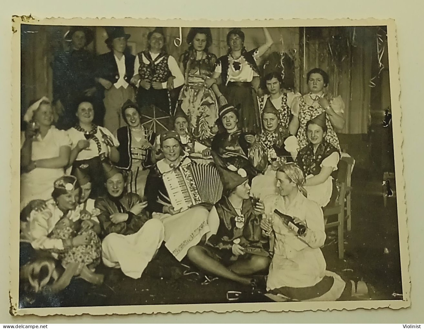 Girls At A Party-old Photo- Wolmirstedt, Germany - Personas Anónimos