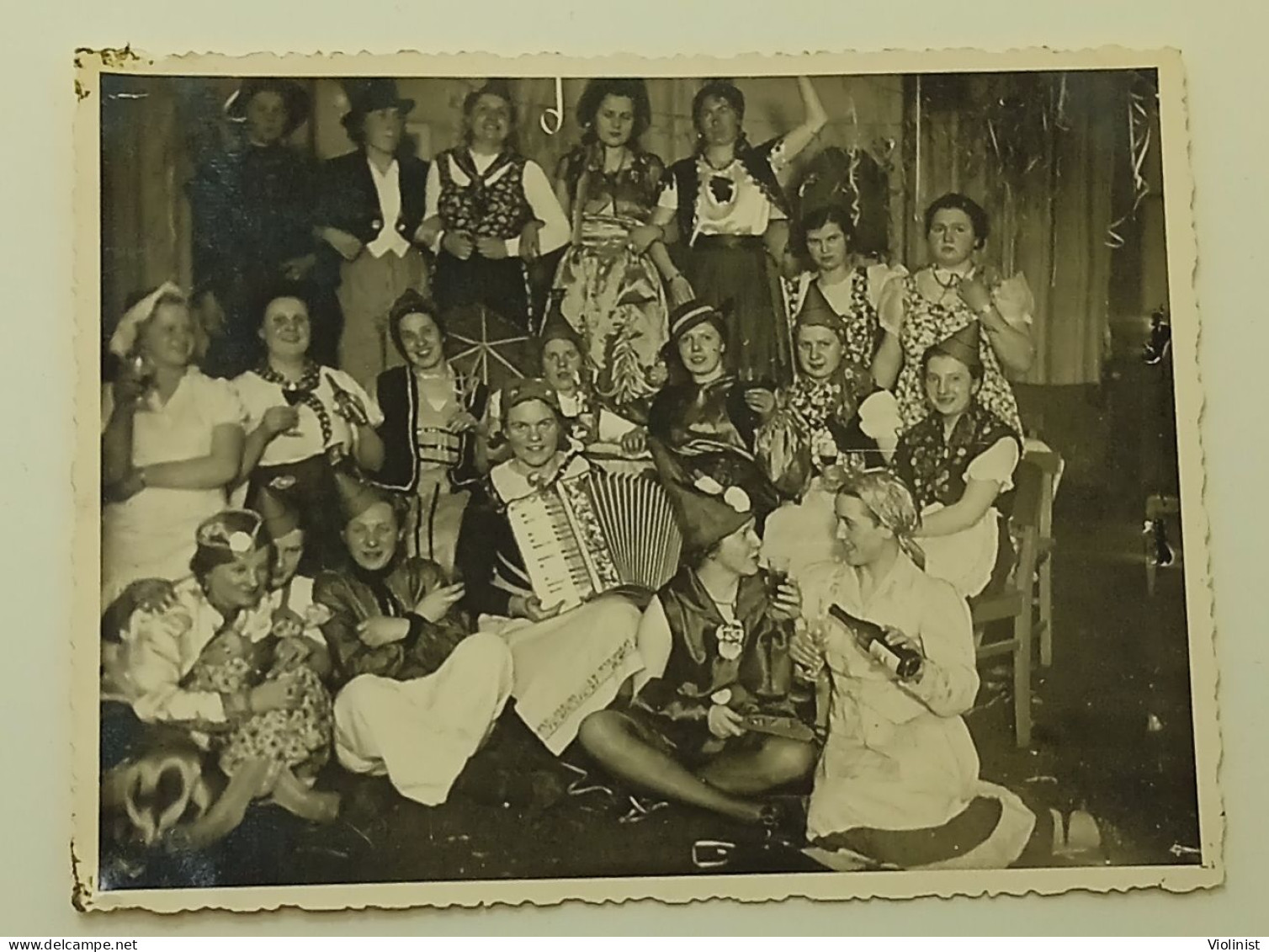 Girls At A Party-old Photo- Wolmirstedt, Germany - Personas Anónimos