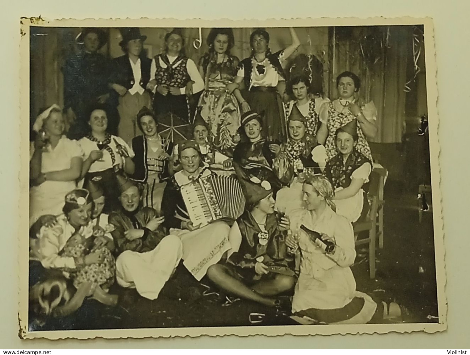 Girls At A Party-old Photo- Wolmirstedt, Germany - Personas Anónimos