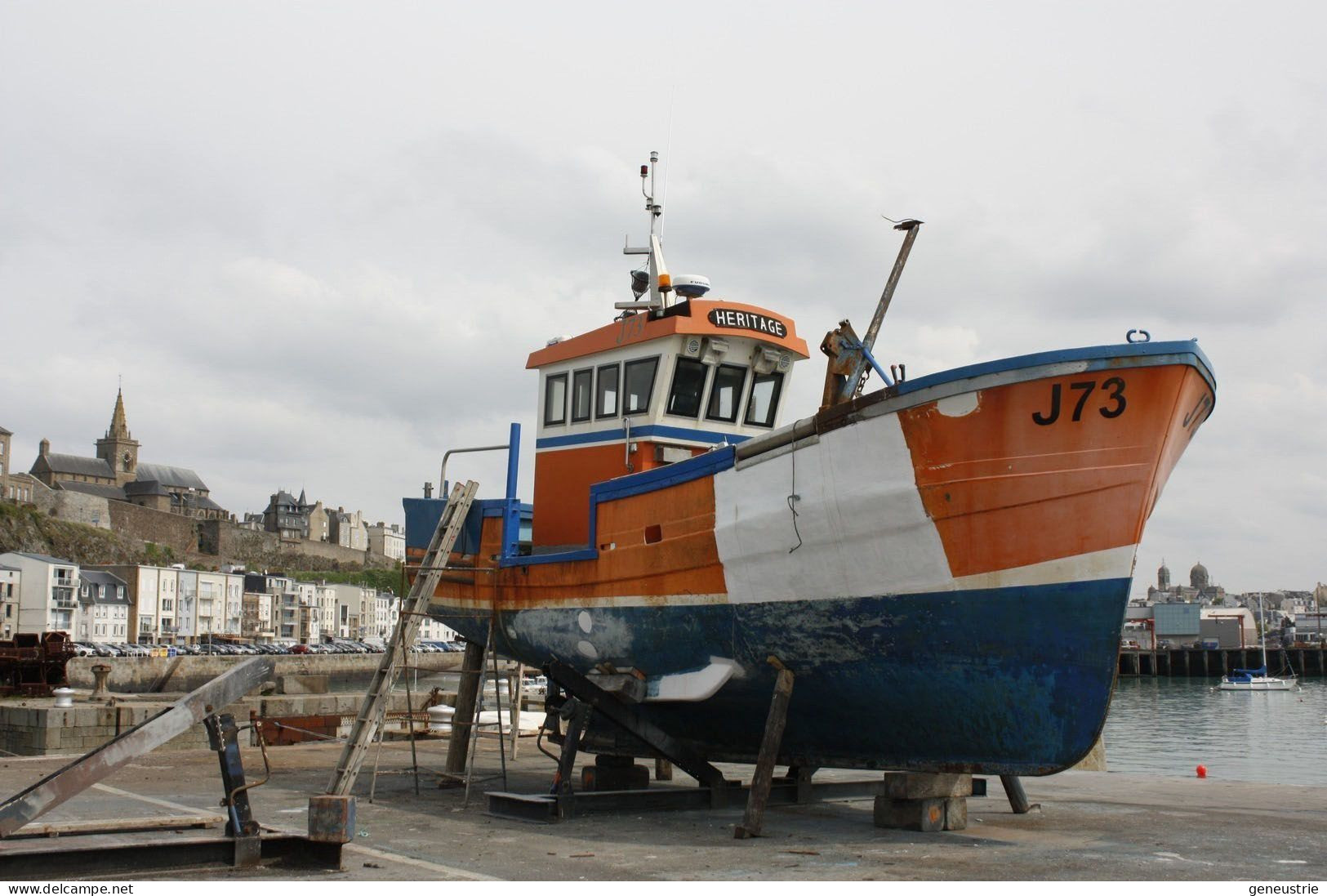 Photo-carte Chalutier De Jersey En Carénage "Heritage J73" Granville - Normandie - Channel Islands - Visvangst