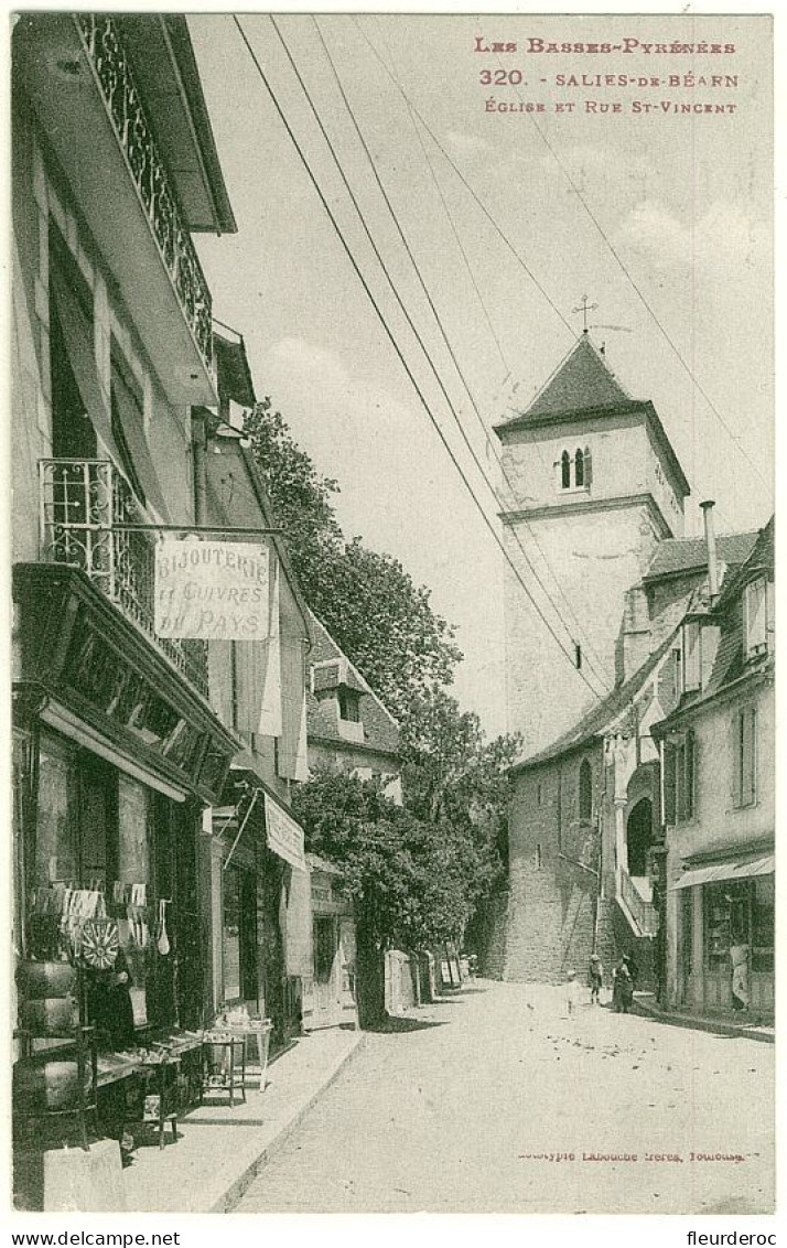 64 - B55948CPA - SALIES DE BEARN - Eglise Et Rue Saint Vincent - Bijouterie Et Cuivres Du Pays - Très Bon état - PYRENEE - Salies De Bearn