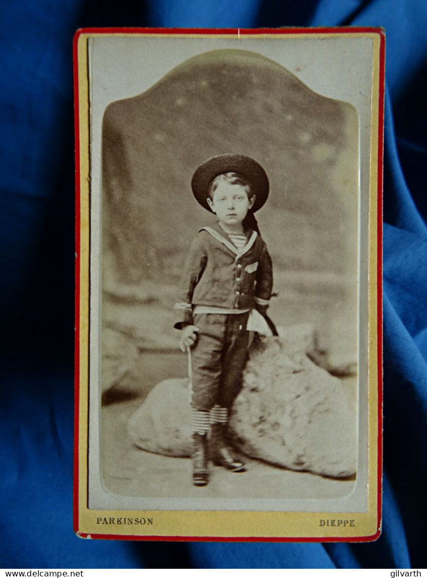 Photo CDV Parkinson à Dieppe  Petit Garçon  Chapeau, Chaussettes Rayées  CA 1880 - L678 - Old (before 1900)