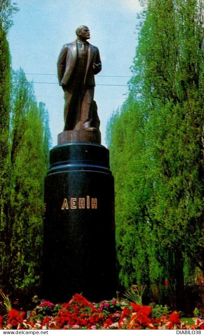KIEV   ( UKRAINE )  MONUMENT TO LENIN 1946 - Ukraine