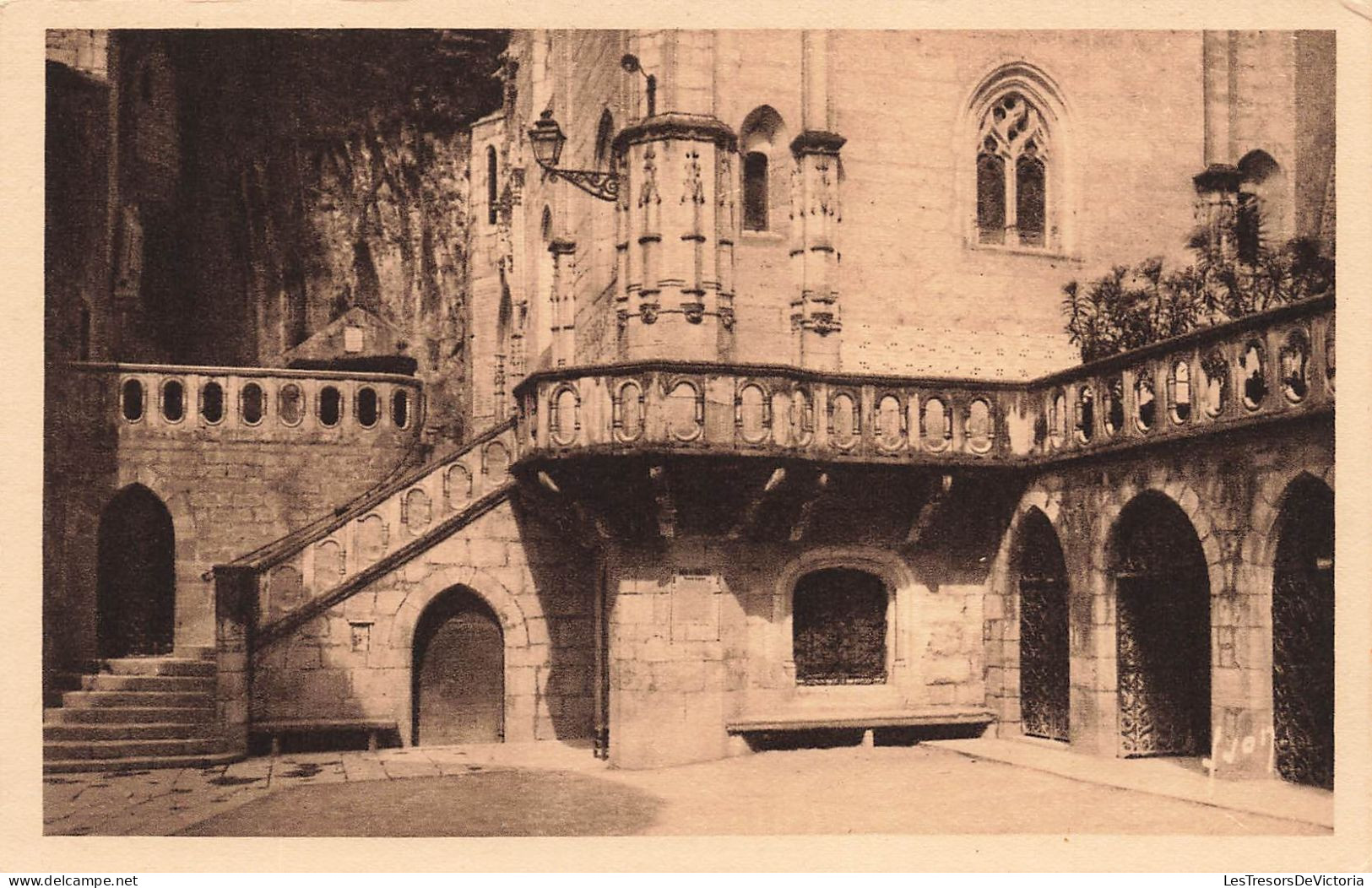 FRANCE - Rocamadour (Lot) - Le Parvis - à Gauche - L'escalier De La Chapelle Miraculeuse - Carte Postale Ancienne - Rocamadour