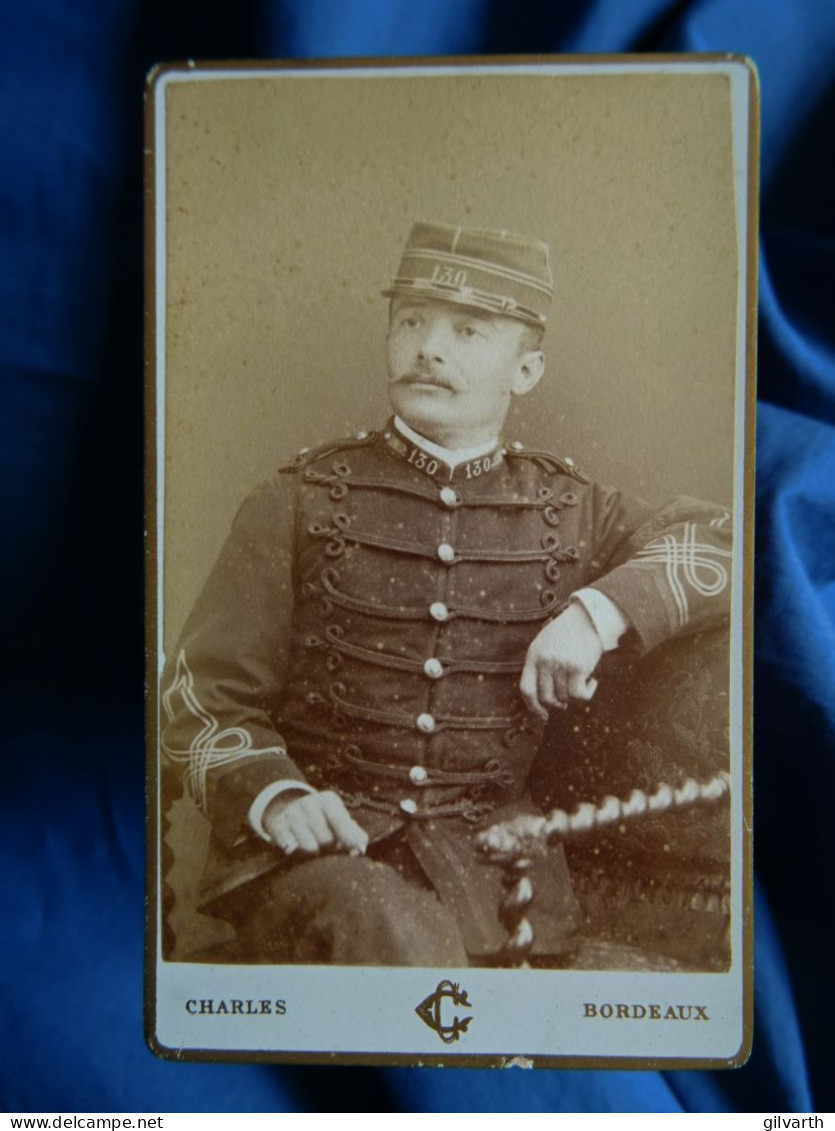 Photo CDV Chambon à Bordeaux  Militaire Assis  Lieutenant 130e Inf. Territoriale  CA 1890 - L678 - Ancianas (antes De 1900)