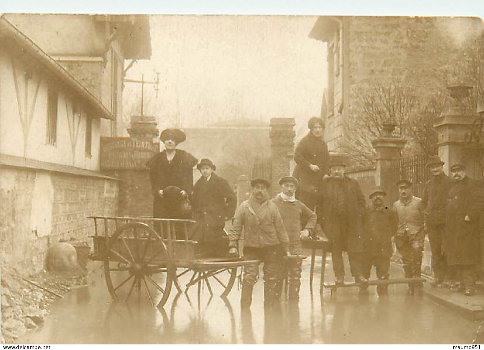 CARTE PHOTO - INONDATION DE L'ENTREPRISE MAX BRAUDA ET Cie - BUSTRAGE ET TEINTURE .... - Industrie