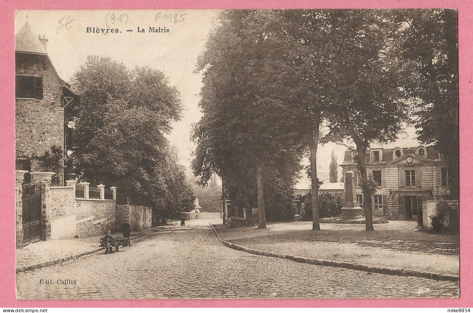 F1185  CPA   BIEVRES (Essonne)  La Mairie  -  Enfants   +++++++++++++ - Bievres