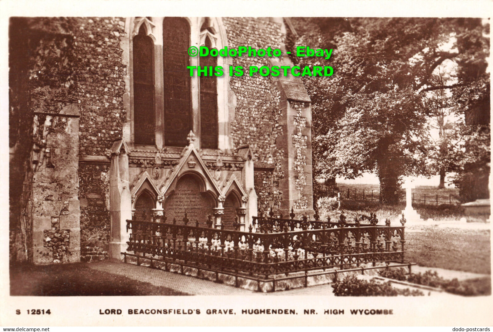 R427260 Lord Beaconsfield Grave. Hughenden. Nr. High Wycombe. W. H. Smith. Kings - Welt