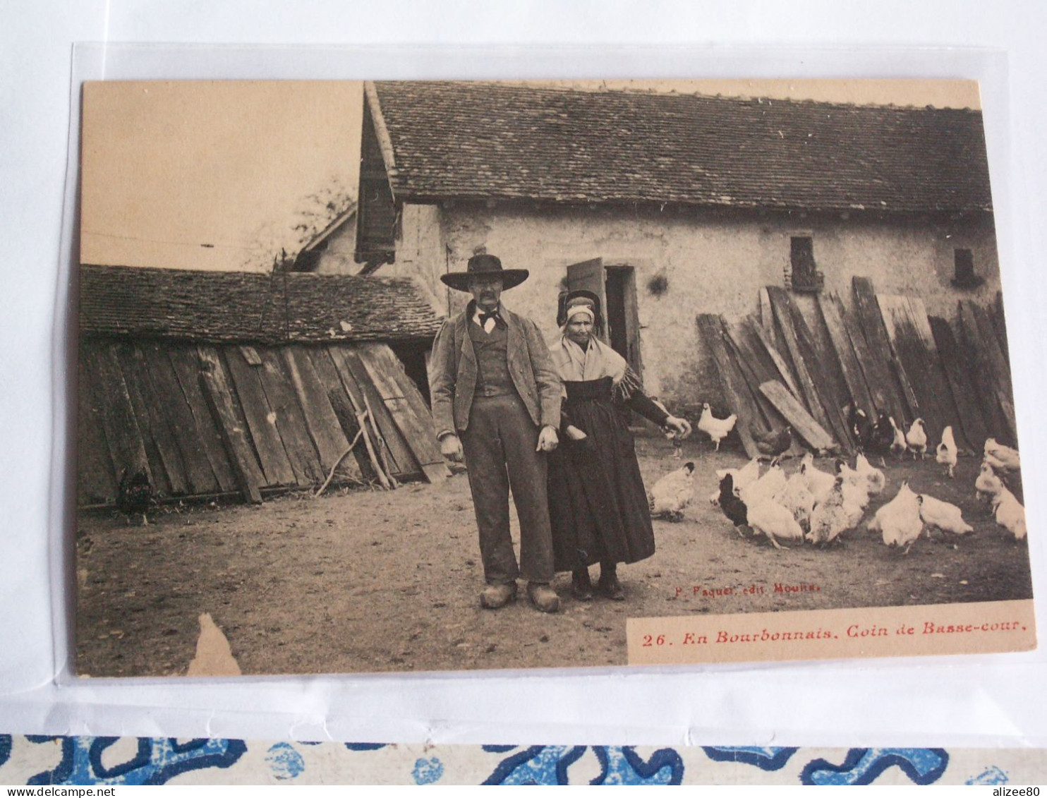 CPA  LE  BOURBONNAIS  --  COIN  DE  BASSE  COUR - Collezioni E Lotti