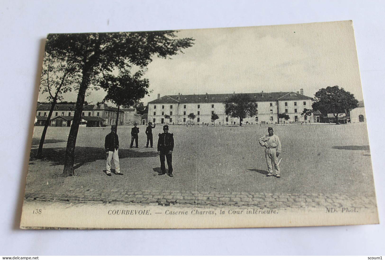 Courbevoie - Caserne Charras, La Cour Intètieure - Courbevoie