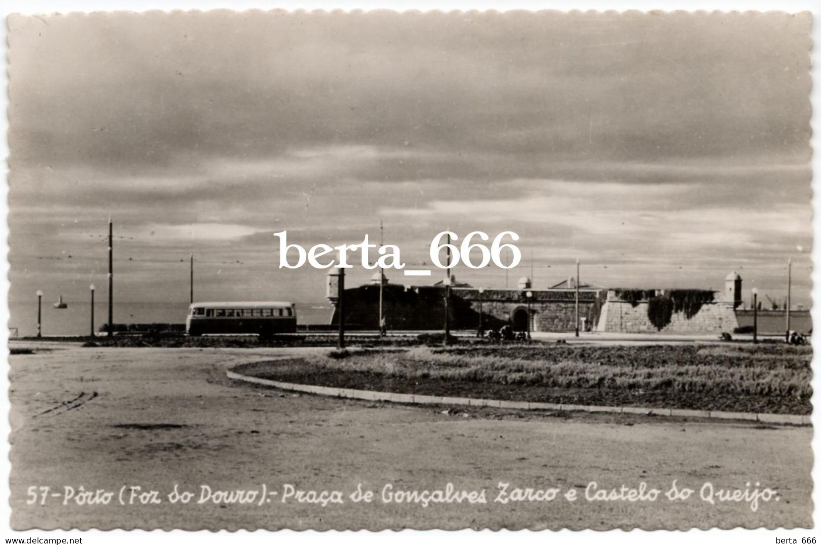 Postal Fotográfico * Porto * Foz Do Douro * Castelo Do Quejo * Autocarro * Nº 57 Edição Tabacaria Africana - Porto