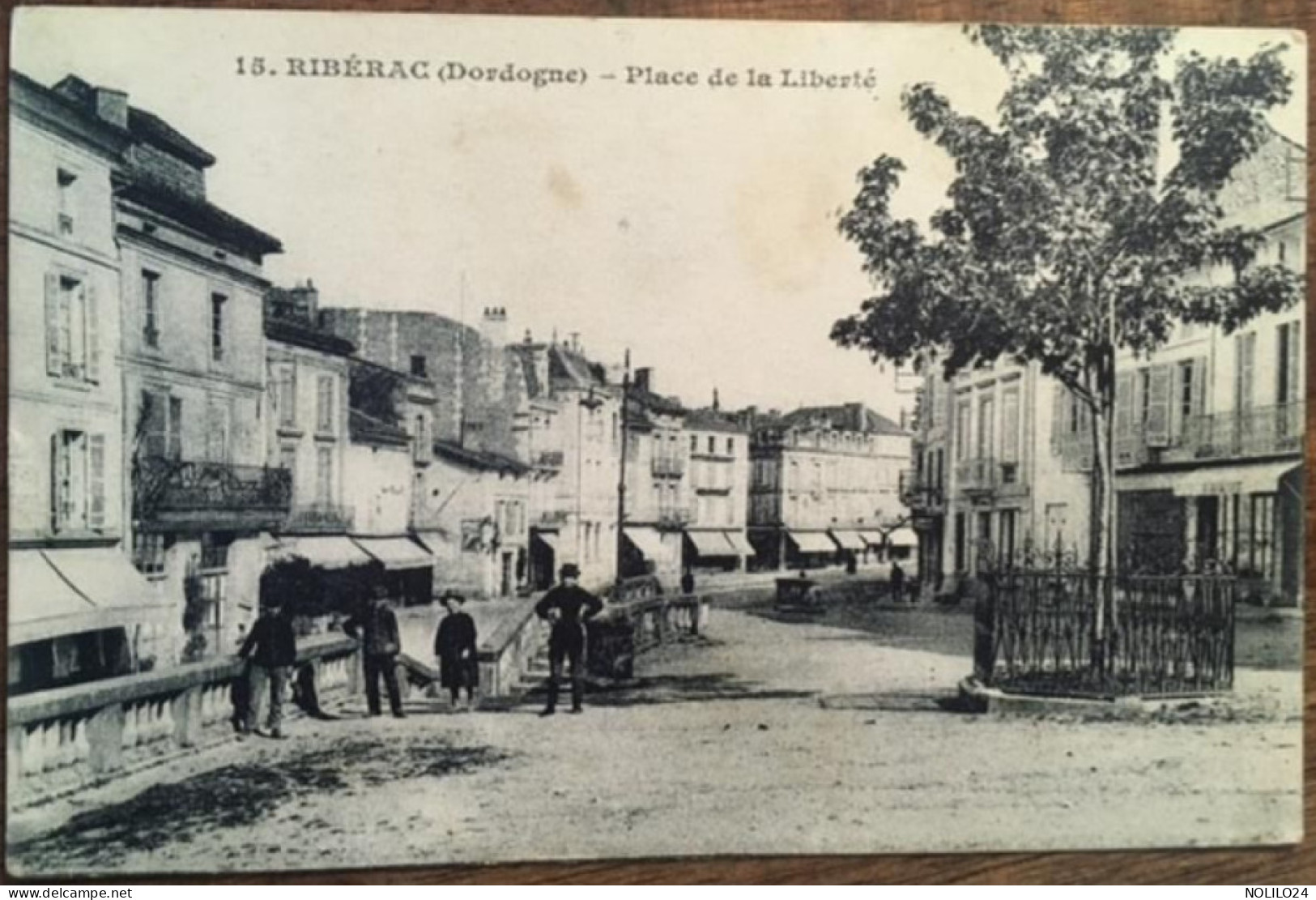 Cpa 24 Dordogne, Ribérac, Place De La Liberté, Animée, écrite En 1916 - Riberac