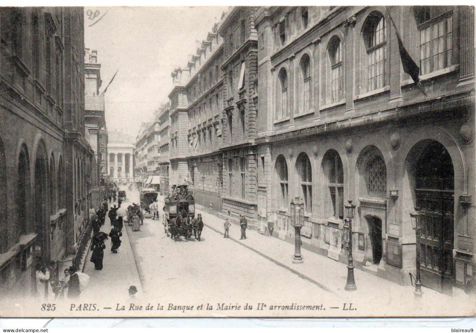 825 La Rue De La Banque Et La Mairie - Arrondissement: 11