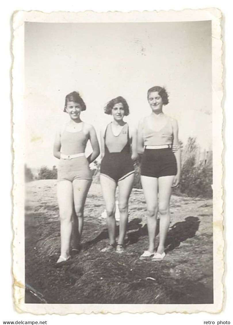 Photo Jeunes Femmes En Maillots De Bain - Anonymous Persons