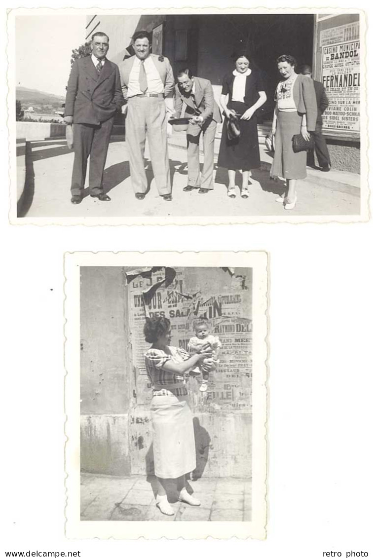 2 Photos Personnes Devant Affiches (photo Du Haut, Casino De Bandol, Film Avec Fernandel ) - Personnes Anonymes