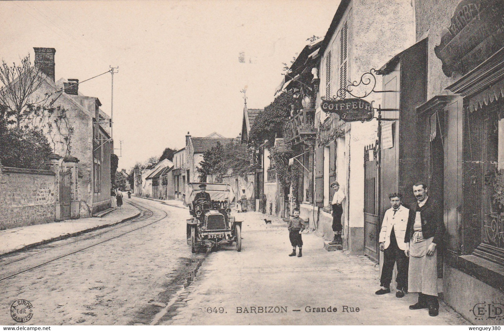 77 BARBIZON     Grande Rue    ... .avec Magasins Et Voiture Ancienne. Env.1920.   SUP PLAN    RARE - Barbizon