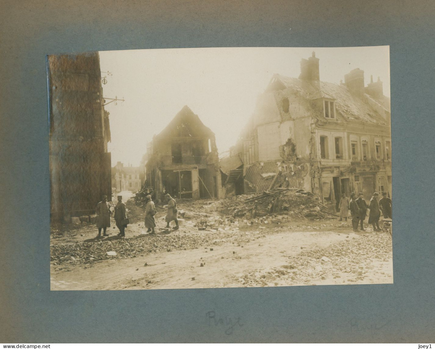 Bel Album première guerre mondiale, ville et lieux bombardés identifiés,28 photos