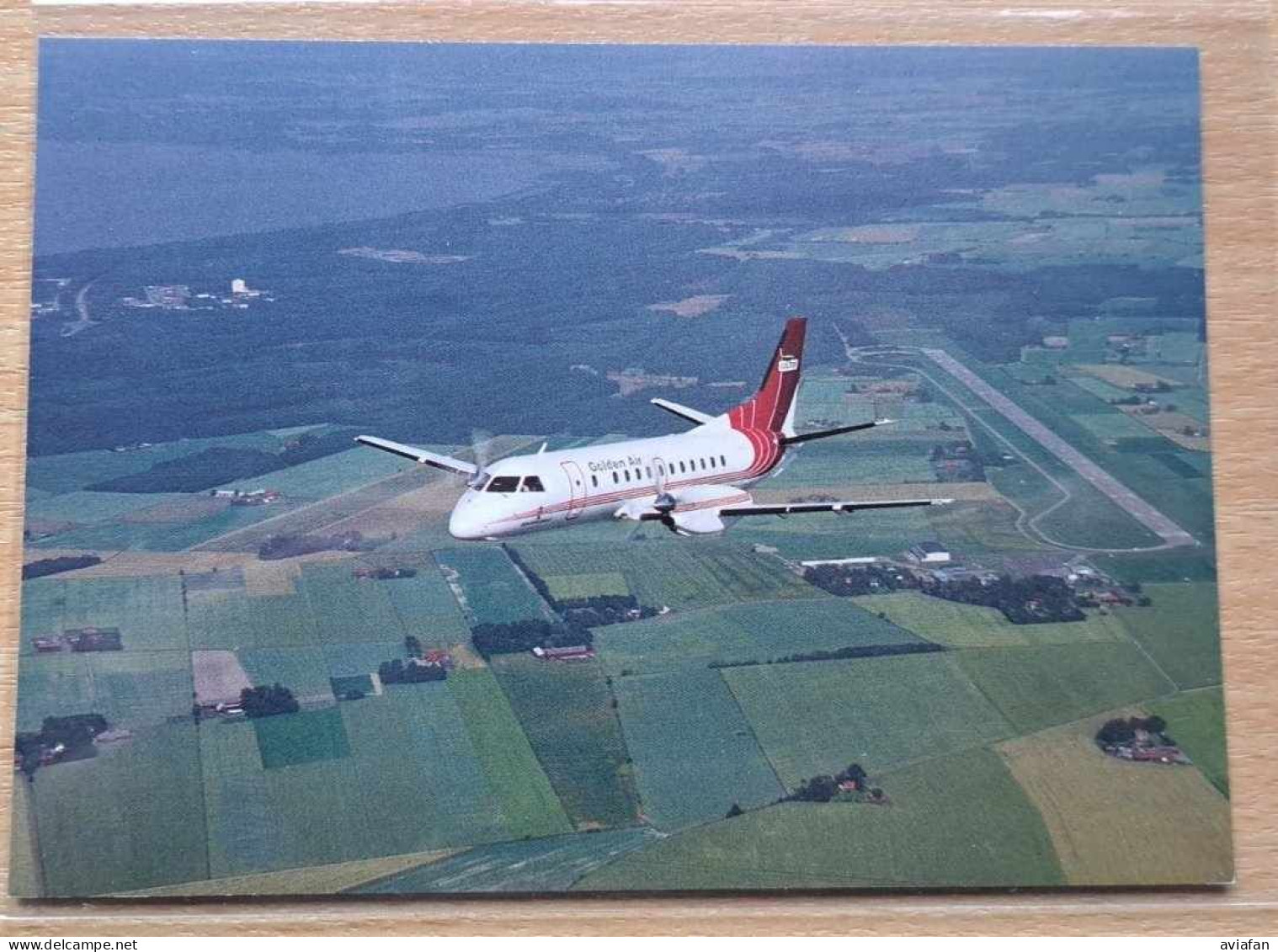 GOLDEN AIR Saab 340 Postcard - Airline Issue - 1946-....: Modern Tijdperk