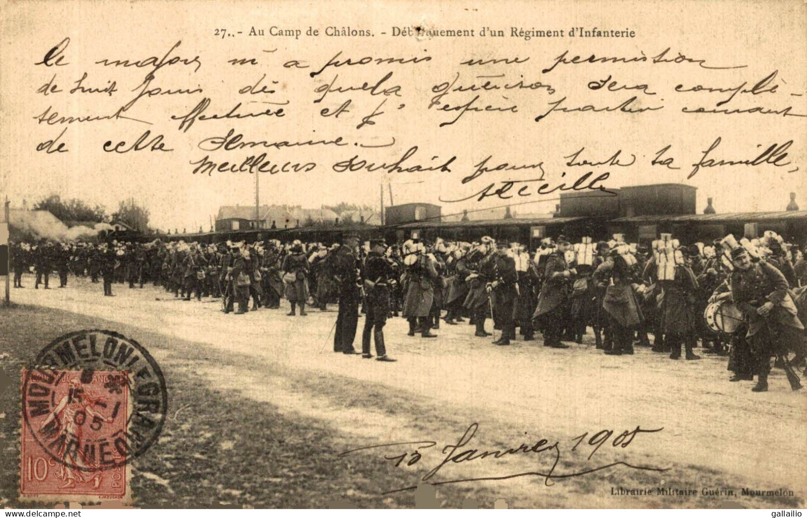 AU CAMP DE CHALONS DEBARQUEENT D'UN REGIMENT D'INFANTERIE - Camp De Châlons - Mourmelon