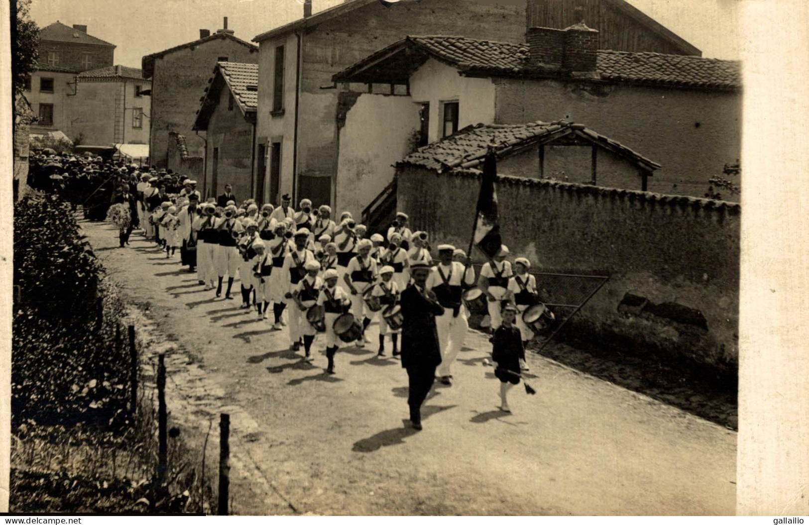 CARTE PHOTO DEFILE FANFARE A IDENTIFIER - Photographie