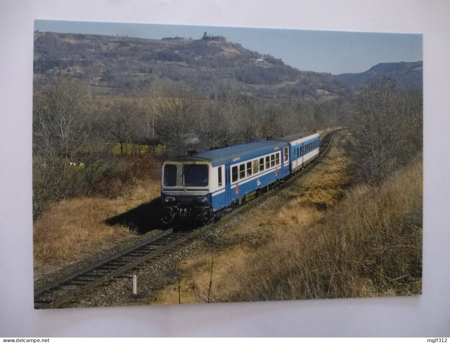 NEUSSARGUES (15) : Autorail X 2100 Et XR  96100 - Train Clermont-Ferrand - Aurillac En Avril 2002 - Estaciones Con Trenes