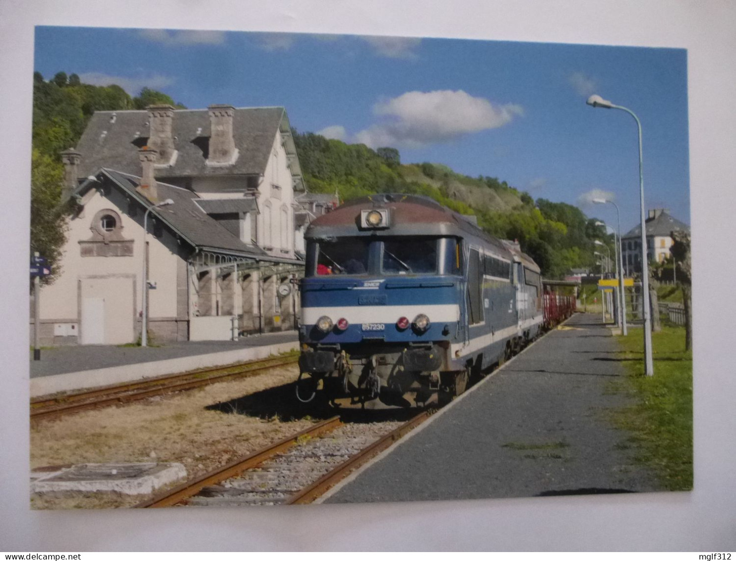 MURAT (15) : BB 67230 Et 67234 En Tête D'un Train De Traverse En Septembre 2015 - Gares - Avec Trains