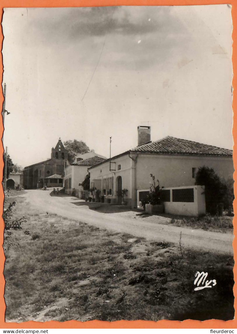 32 - M59755CPM - CASTILLON SAVES - Vue Avec L'église - Très Bon état - GERS - Autres & Non Classés