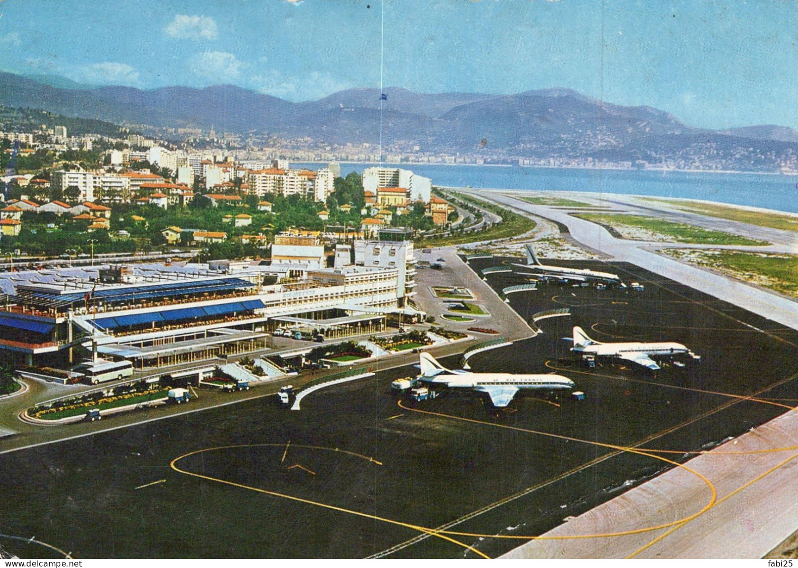 VUE AERIENNE DE L AEROPORT DE NICE RESTAURANT TOUR DE CONTROLE LES AVIOSN - Transport Aérien - Aéroport