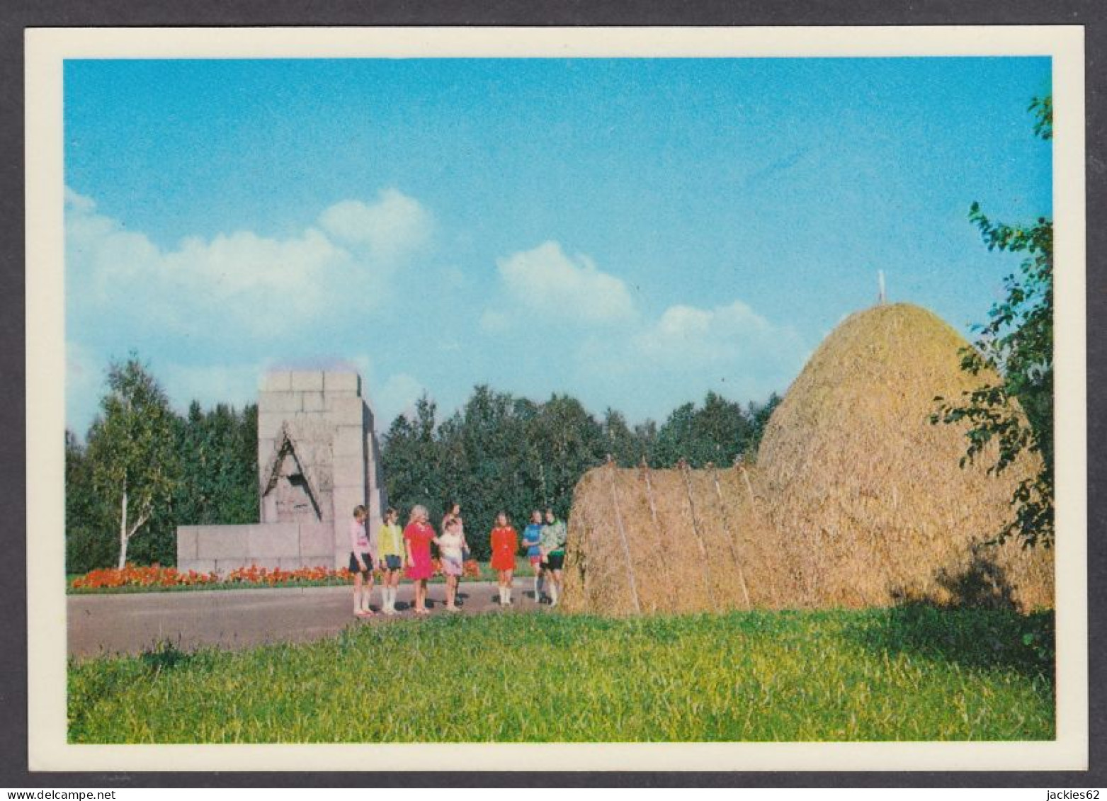 120806/ ST. PETERSBURG, Lenin's Shalash Monument  - Russie