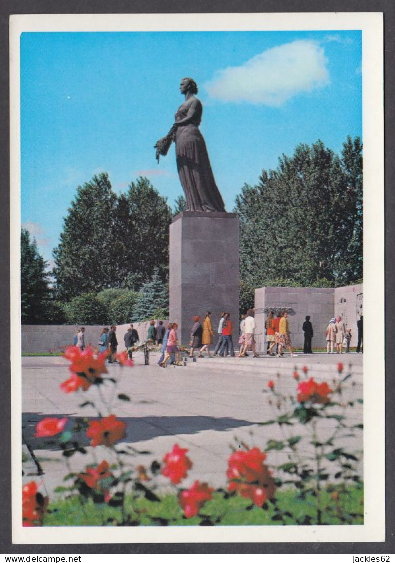 120802/ ST. PETERSBURG, The Piskaryovskoye Memorial Cemetery, The Statue Of *Motherland* - Russia