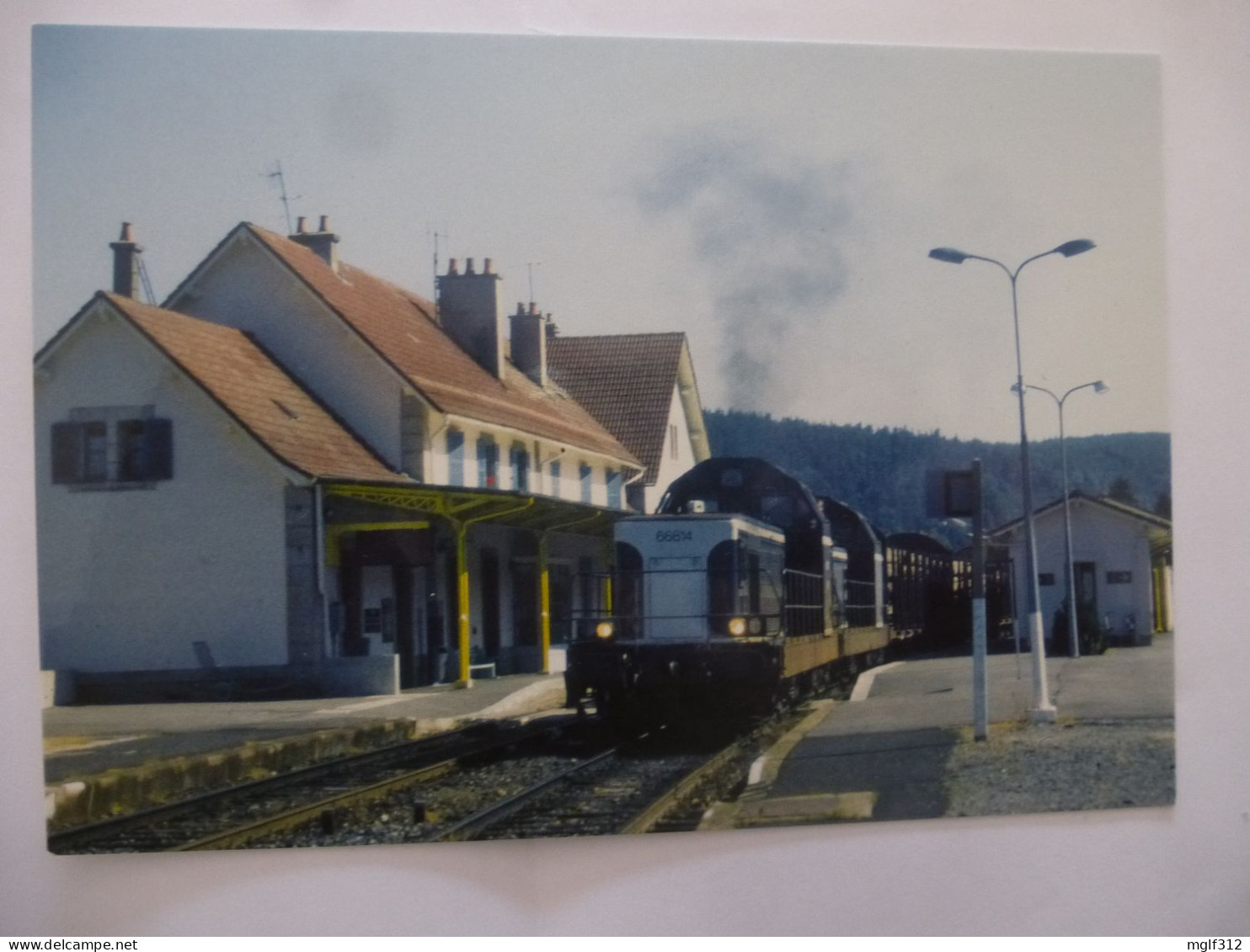 LA BASTIDE-SAINT-LAURENT(48) : 2 BB (UM) Dont La 66614 En Tête D'un Train Complet De Bois En Septembre 1996 - Estaciones Con Trenes