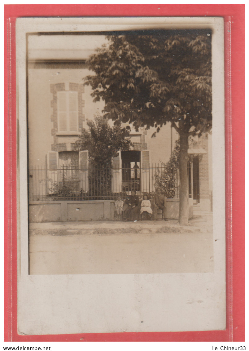 51 - AY - Carte Photo Personnage Devant La Maison -- Correspondance Familliale - Ay En Champagne