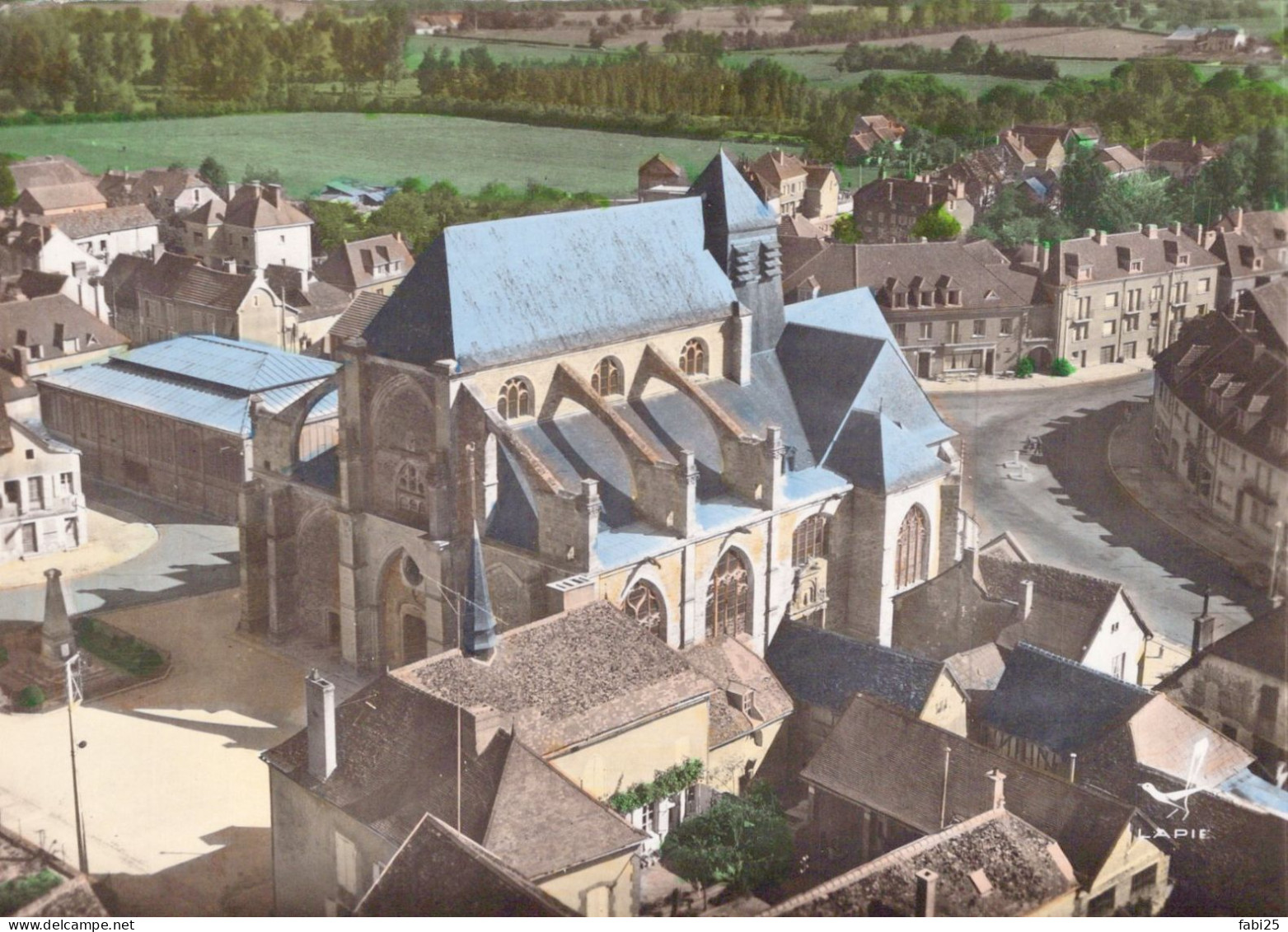 EN AVION AU DESSU DE CHAOURCE VUE AERIENNE DE L EGLISE - Chaource