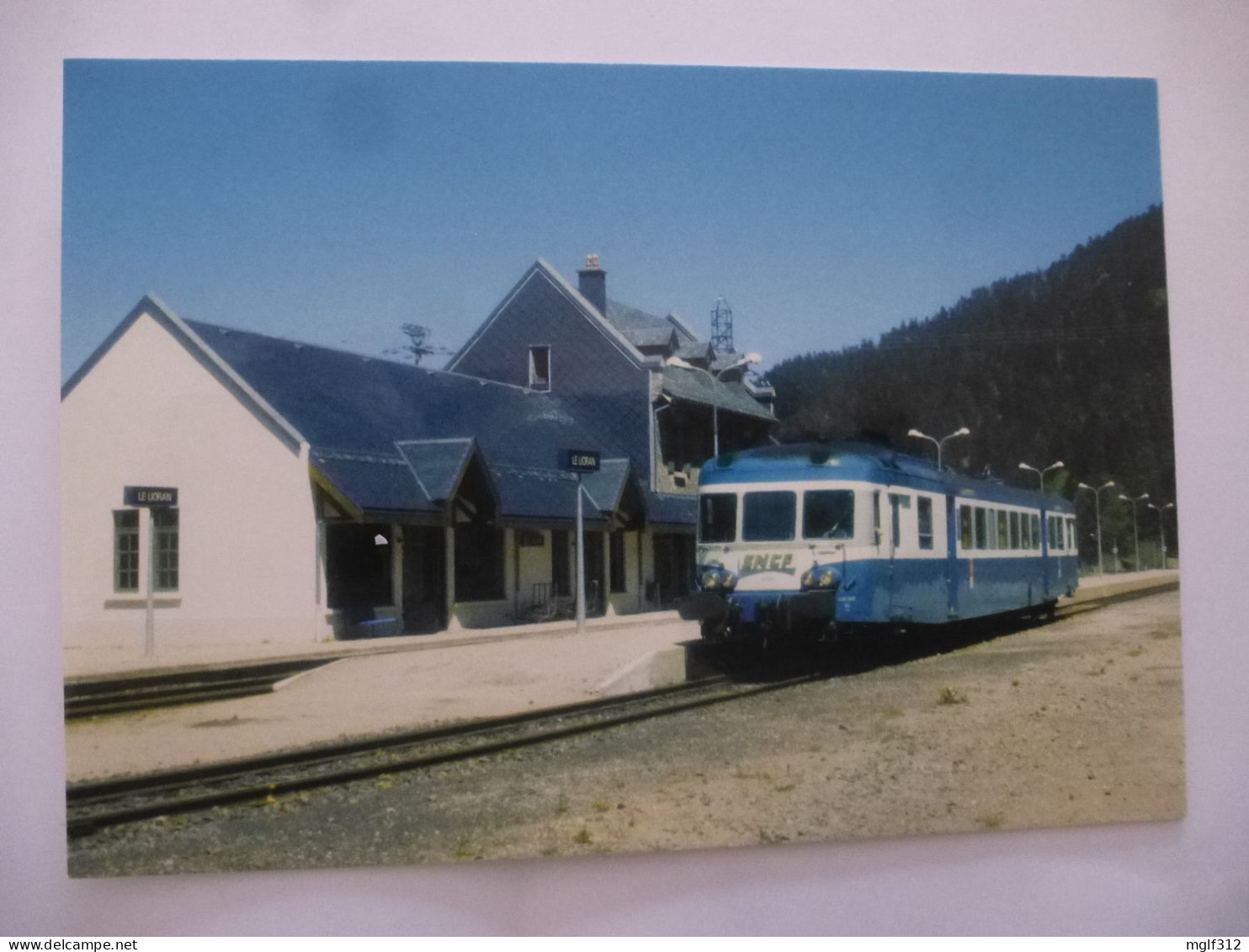 LIORAN (15) : Autorail X 2909 A Ssuirant Une Liaison Clermont-Ferrand à  Aurillac En Juin 1996 - Stations With Trains