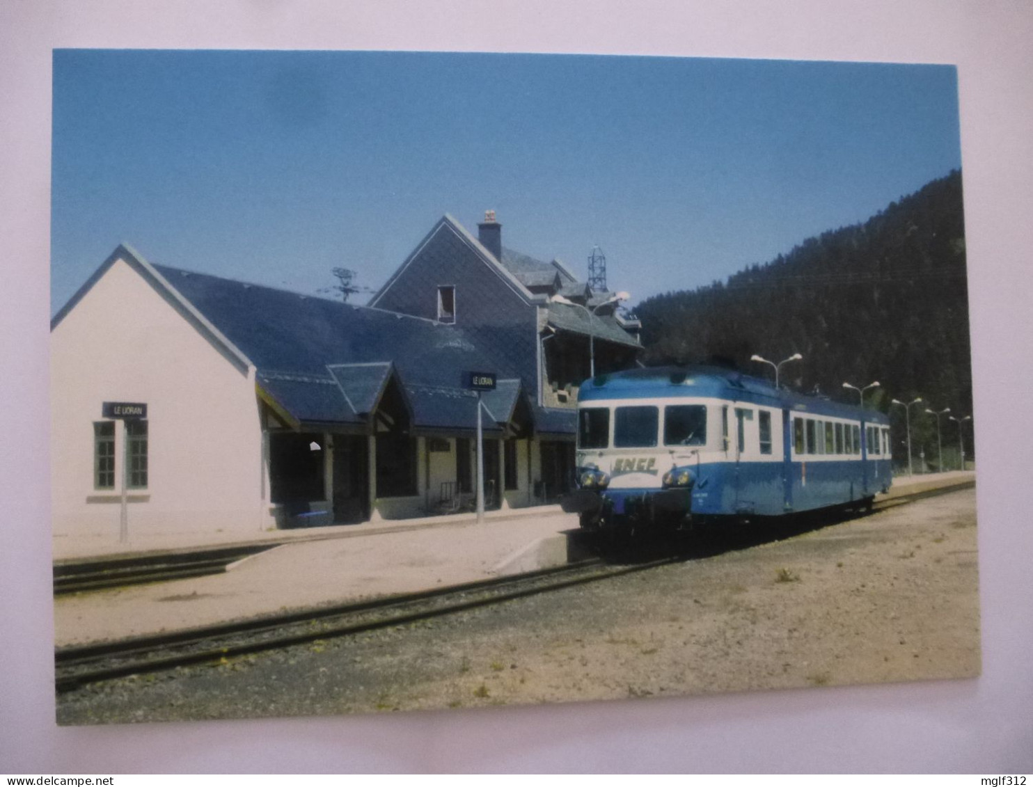 LIORAN (15) : Autorail X 2909 A Ssuirant Une Liaison Clermont-Ferrand à  Aurillac En Juin 1996 - Stazioni Con Treni