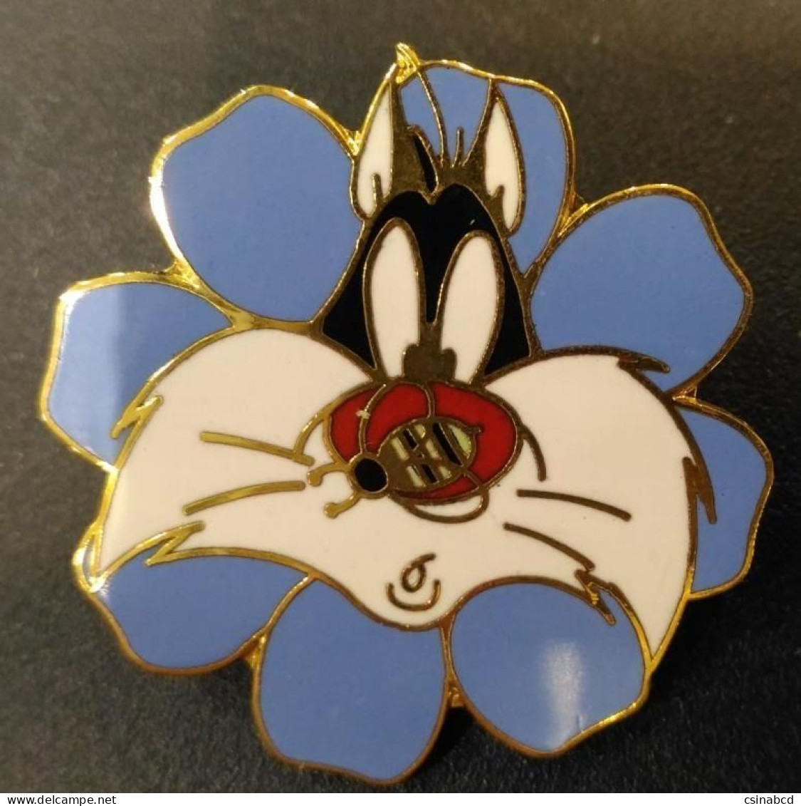 Vintage 1997 Warner Bros WB Looney Tunes SYLVESTER Pin Badge - Cómics